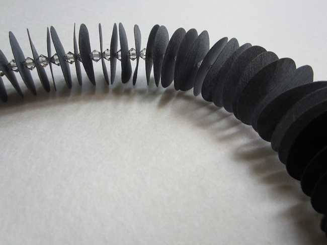 grote_schijfjes_zwart_glas_detai